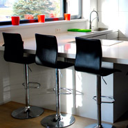 Tabouret ALTO noir dans la cuisine